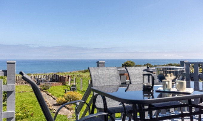Hinderwell Cottage | Coastal Retreat with Seaview's - Ammonite Cottage (DOG FREE)