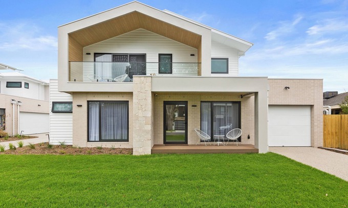 Safety Beach House | Coastal Retreat within walking distance to the beach!