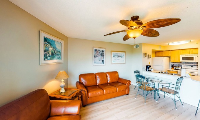 Tavernier Condo | Coastal retreat with private balcony, pool, & easy beach access