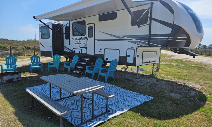 Port Bolivar House | Coastal RV – Durango Half Ton 5th Wheel - Sleeps 6