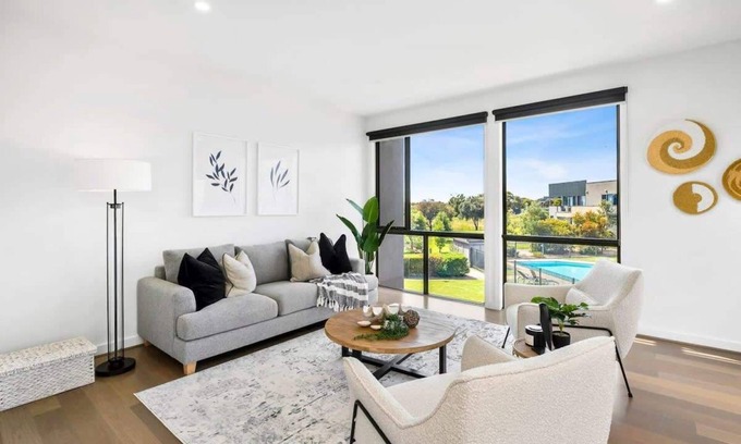 Torquay House | Coastal Villa with pool, close to golf and beach