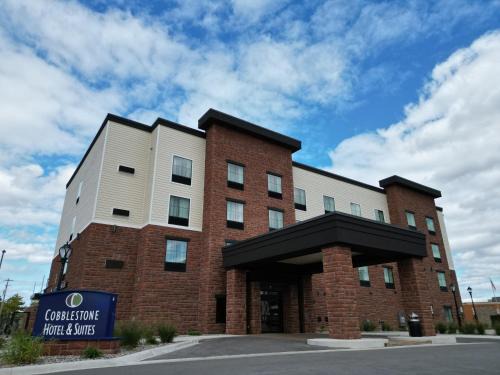 Waukesha Hotel | Cobblestone Hotel & Suites - Waukesha
