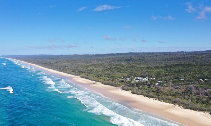 Fraser Coast Cottage | Cockatoo Cottage- Newly Built House with communal pool in Eurong
