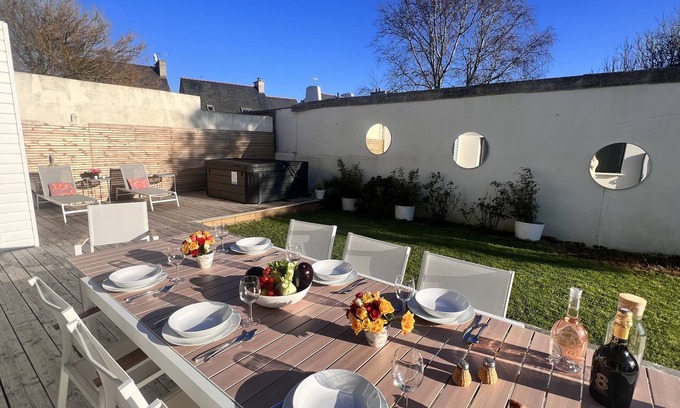 Brignogan-Plage Villa | cocooning villa by the beach with hot tube an chimney 150m by the sea