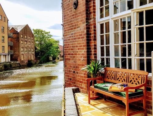 York Apartment | Cocoa Lily - River fronted studio with secure parking