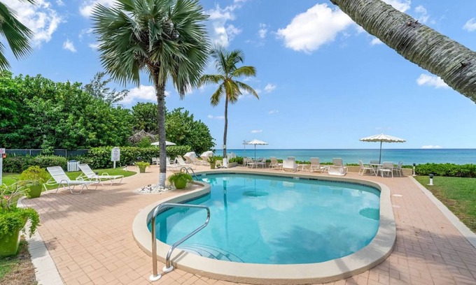 Seven Mile Beach Apartment | Cocoplum 10 in George Town