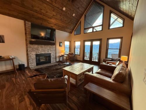 Wapiti House | Cody WY Yellowstone Luxury Mountain Retreat