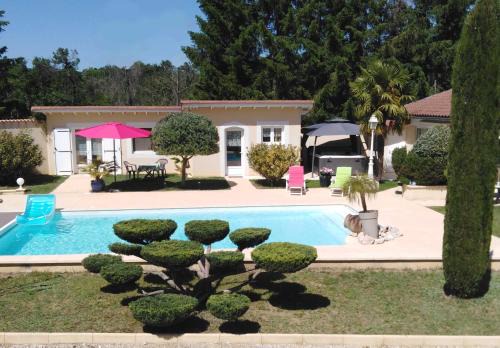 Saint-Bardoux House | CoeurAccords, spa & bien-être au calme NATURISTE toute l'année