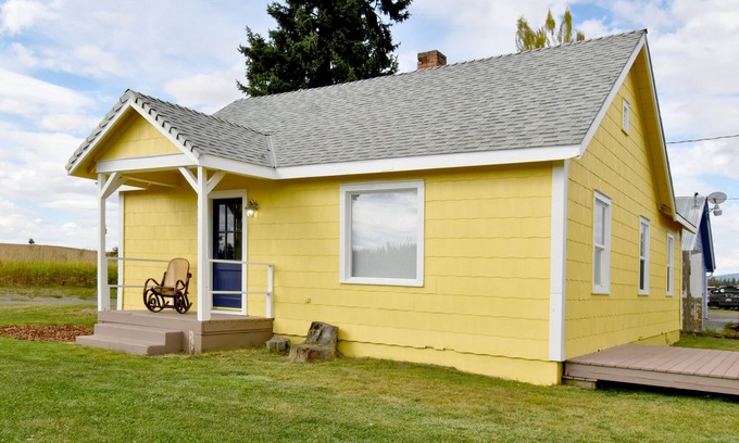 Harvard House | Coffee Klatch Cottage - Yellow