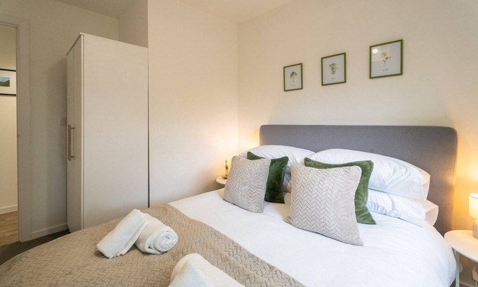 Taunton Apartment | Cohost Partners Modern Cardiff Retreat