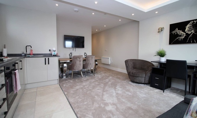 Llanrumney Apartment | Cohost Partners Stylish 1BR with Private Courtyard