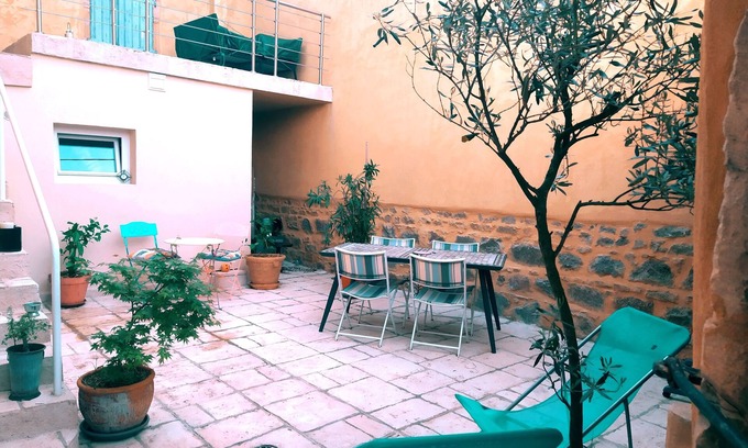 Saint-Etienne-des-Oullieres House | Color house Beaujolais