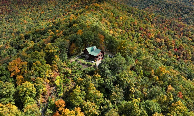 Canton House | Cold Mountain Lodge | Luxury log cabin retreat with 360º views of the Smokies
