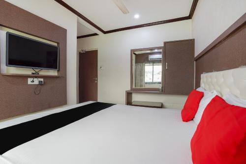 Mira Road East Hotel | Collection O Sapna