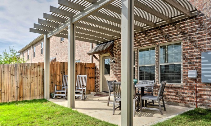 College Station House | College Station Townhouse w/Private Patio