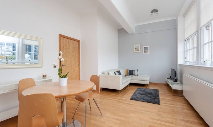 City Centre Glasgow Apartment | College Street Apartment - Merchant City