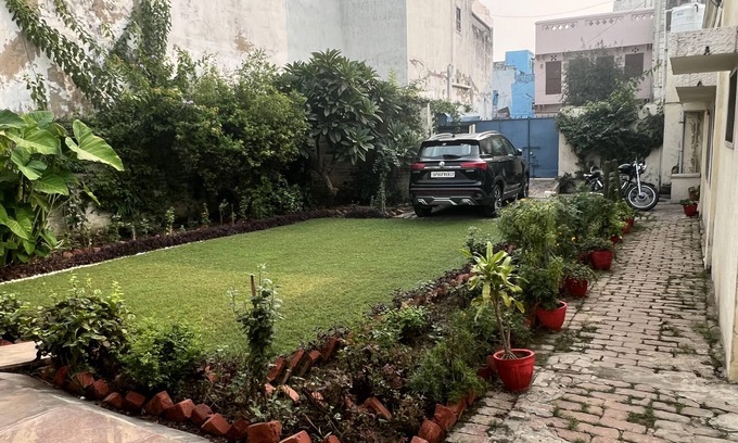 Rakabganj House | Colonel Dugal's - Near Taj, Fort & Shopping