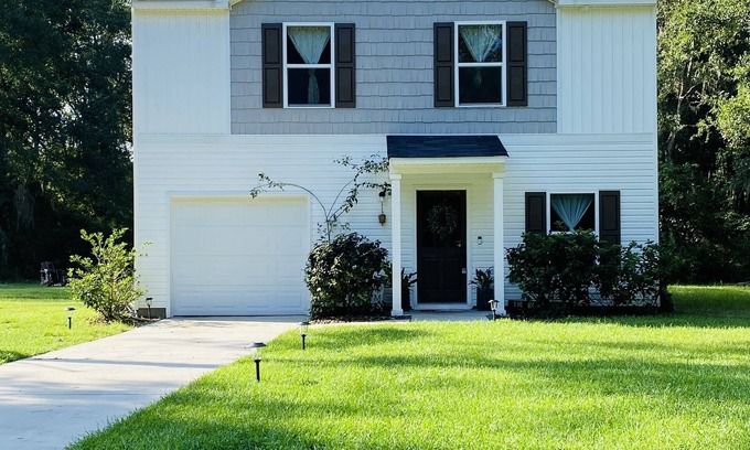 Midway House | Colonels Island Boat House & Nearby Beaches. MILITARY DISCOUNT (10%).