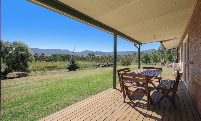 Allans Flat House | Colonial Inn Guest Rooms