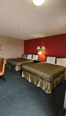 Dyersville Hotel | Colonial Inn
