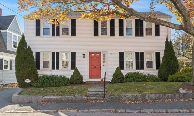 Rockport House | Colonial on High: Steps to Bearskin Neck shops, restaurants, beaches, and more!
