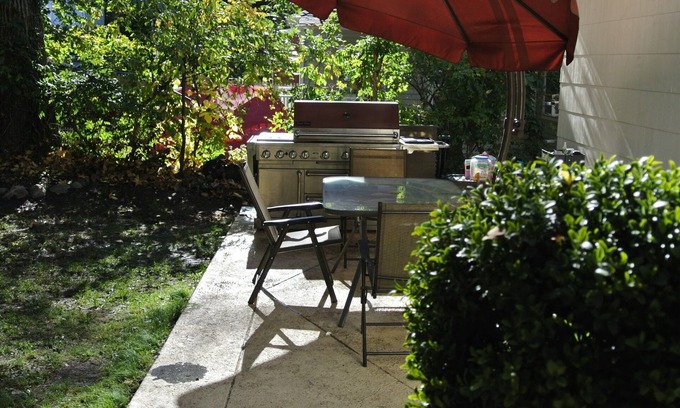 Leonia House | Colonial style house with 3 bedrooms , family room , backyard .