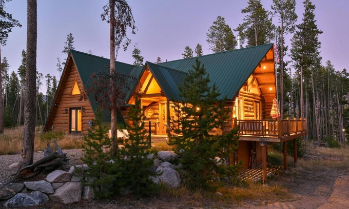 Grand Lake House | Colorado Log Cabin minutes to Lakes, National Park and more!