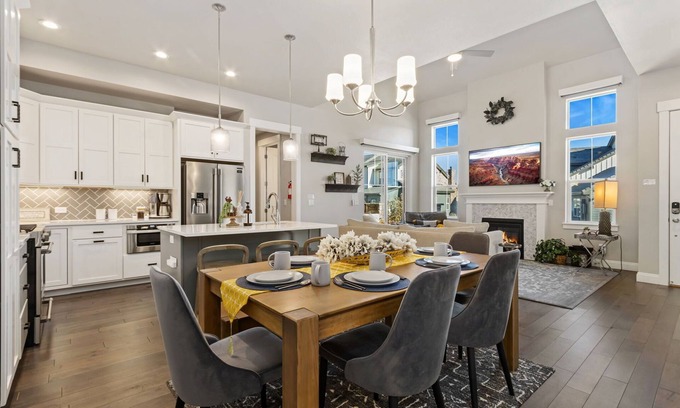 Loveland House | Colorado Modern Retreat w/King Beds, Pickleball