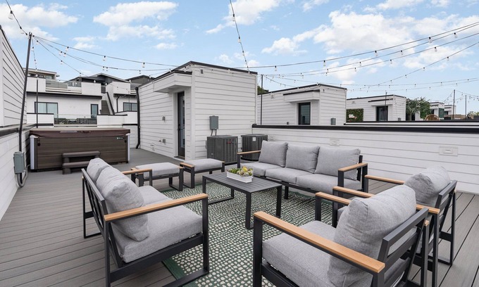 Katie Hill Neighborhood House | Coloratura - 2 Units w/Hot Tubs - Near Broadway