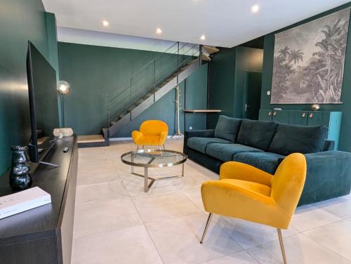 Meze Apartment | ColorChic 3 étoiles - Parking Privé Terrasse Clim - 120m2 Plein centre