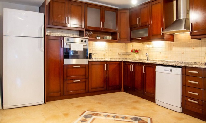 Karsiyaka Apartment | Colorful Flat near Karsiyaka Coast in Karsiyaka