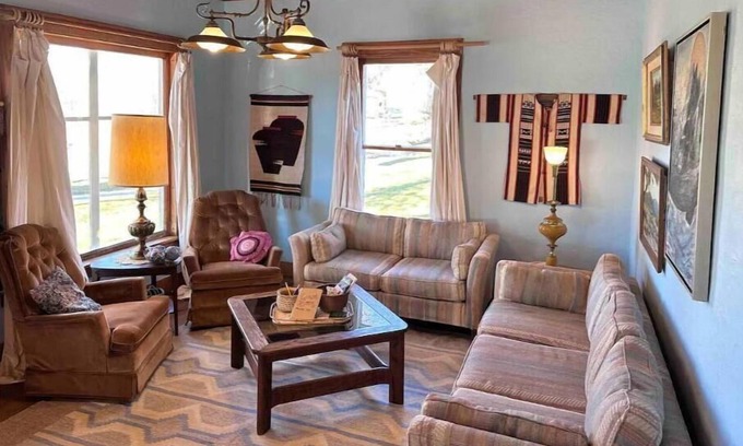 Wonewoc House | Colorful getaway in friendly Driftless village