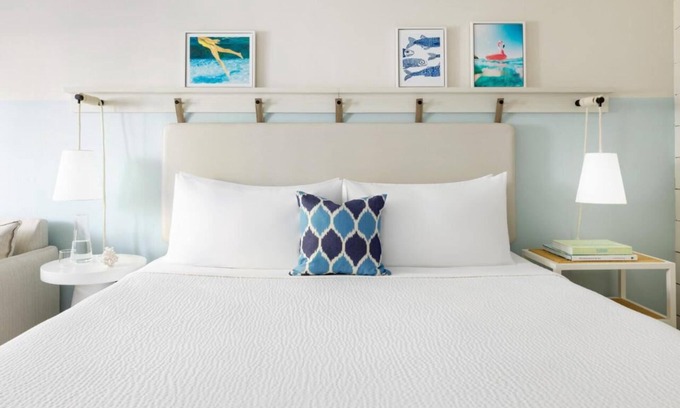 New Town Hotel | Colorful Key West Escape | Pools, Food Trucks, Karaoke Night & Free Shuttle