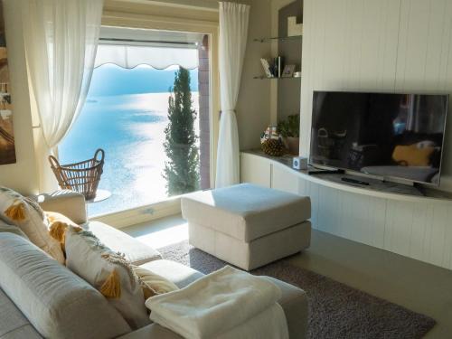 Parzanica Apartment | Colosseo with wonderful lake view and swimming pool