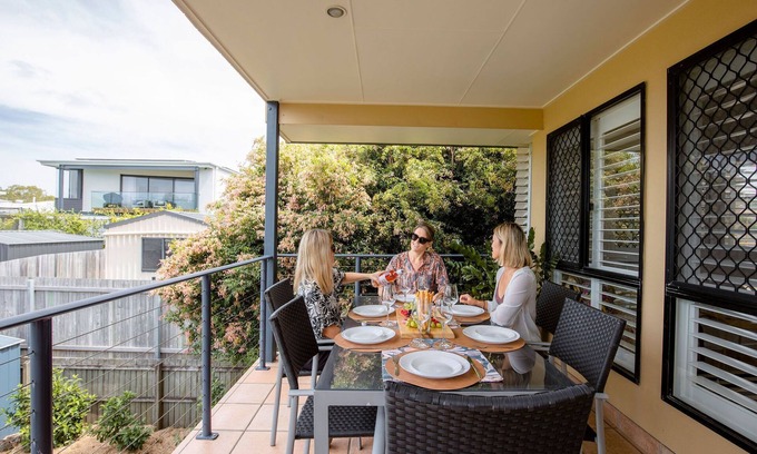 Shelly Beach House | Colourful Shelly Beach Townhouse + Pet-friendly