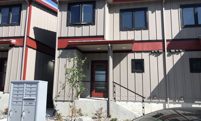 Troutdale House | Columbia Gorge Industrial Loft on 2nd Street - 2 bdrm plus Den