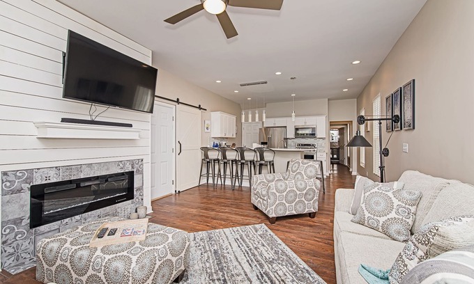 Old Northside House | Combined Duplex on the Monon Trail near north Downtown Indy. Perfect for groups