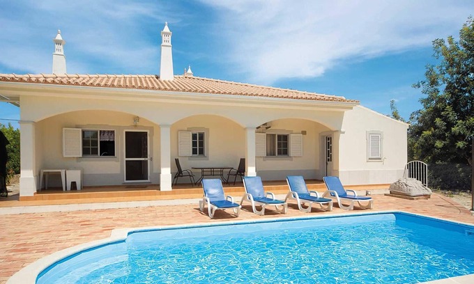 Quinta das Raposeiras Villa | Combines Portuguese style with modern comforts