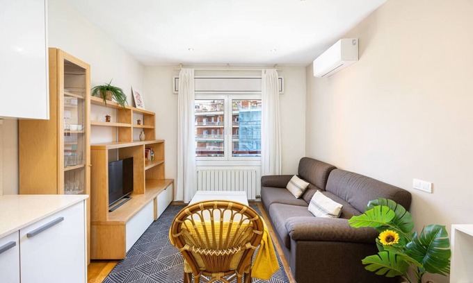 La Maternitat i Sant Ramon Apartment | Come enjoy the real Barcelona experience!