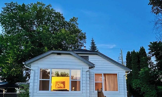 St. James House | Come in a large group/Sleeps 14/5 TVs