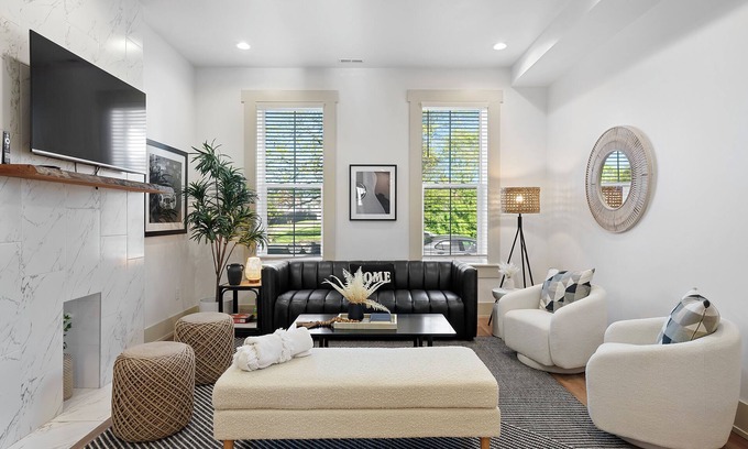 Near East Columbus House | Come see the vibe for yourself & enjoy hassle-free fun with your family!