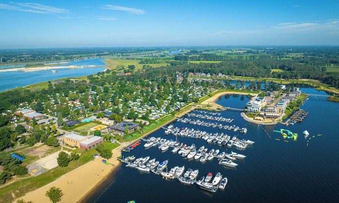 Leuken House | Comfort 12-person water villa in the holiday park Landal Marina Resort Well