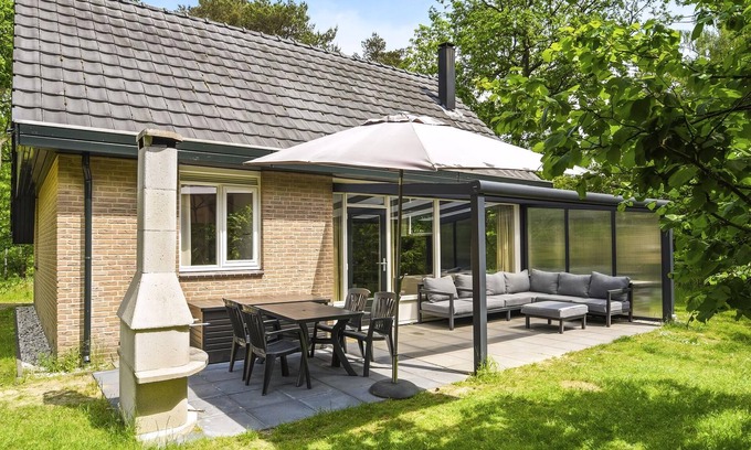 Nieuw-Milligen House | Comfort 8-person bungalow in the holiday park Landal Rabbit Hill