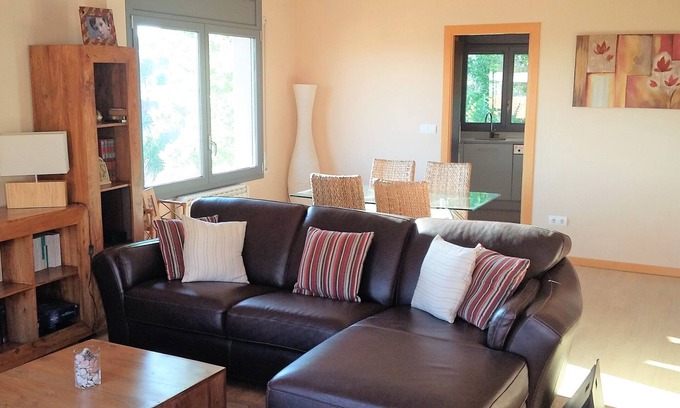 Palau-Saverdera Apartment | Comfort and Excellent Views on the Costa Brava