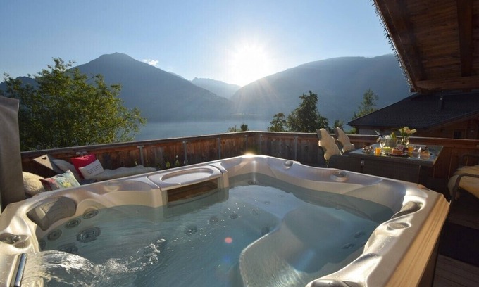 Emberg Ski Chalet | Comfort Chalet Mühle - SKI in/SKI out, Sauna-Jacuzzi - by "wachterhof"