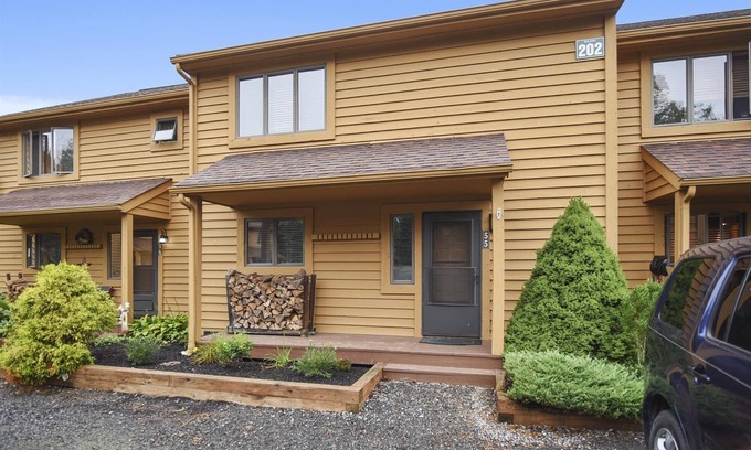Davis Condo | Comfort, Convenience, Affordable and More! Altitude Adjustment!