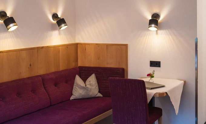 Damuels House | Comfort double room with balcony - Hotel Restaurant Alpenblume