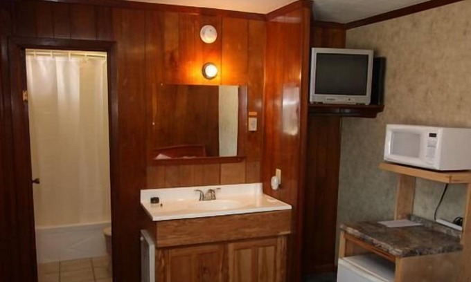 Thayer Hotel | Comfort Green Motel