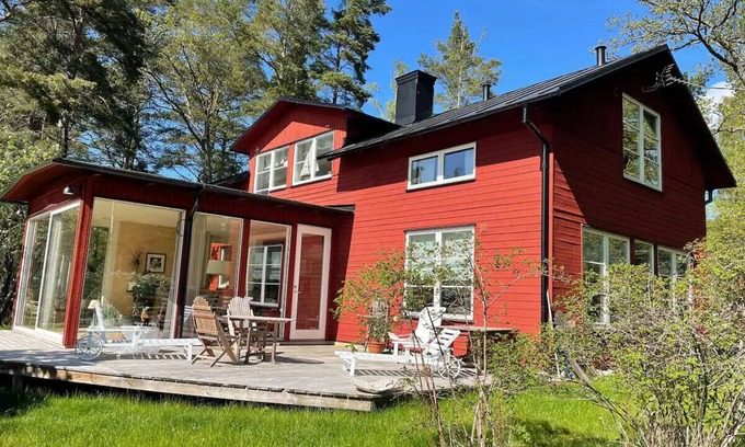 Varmdo House | Comfort holiday home with sea views near Stockholm