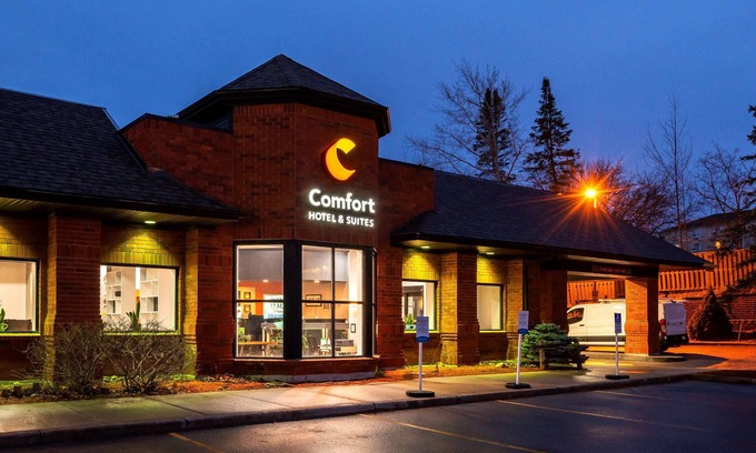 Peterborough Hotel | Comfort Hotel & Suites